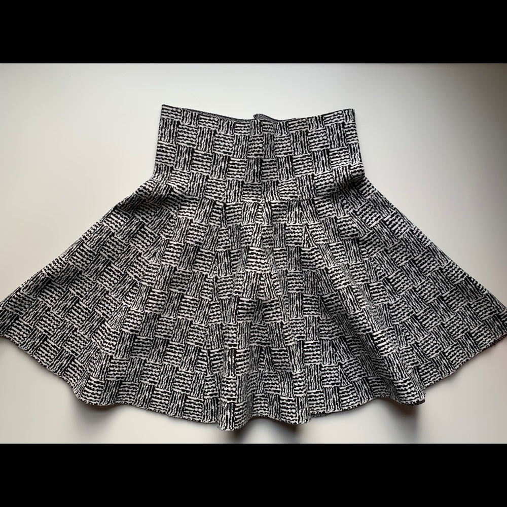 🌸🌸🌸 Mono B Abstract Pattern Skirt